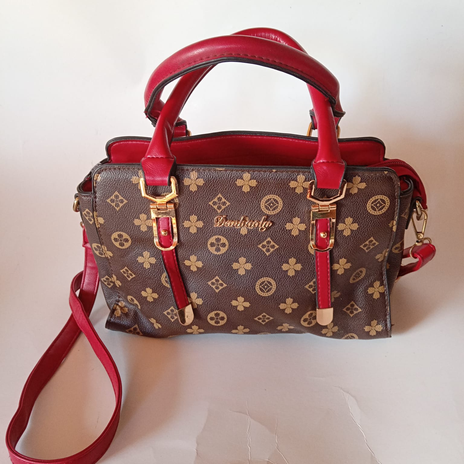 Cartera cafe de asas rojas  - Rincón de Nonna